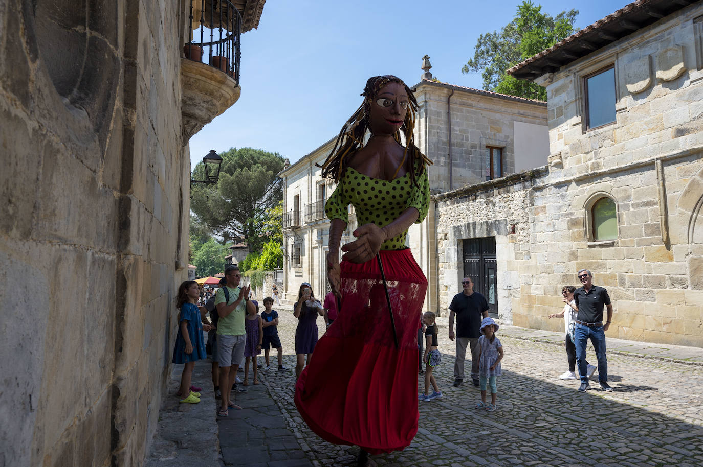 Durante las tres jornadas, los personajes han recorrido ls calles de Santillana del Mar