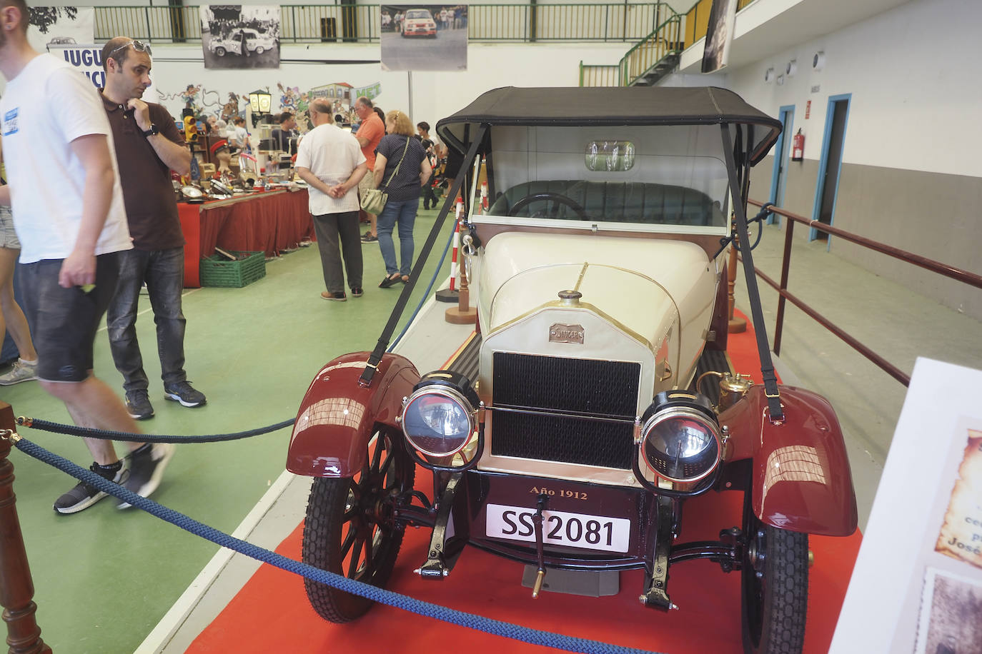 En la feria también se pueden adquirir algunos vehículos de coleccionista.