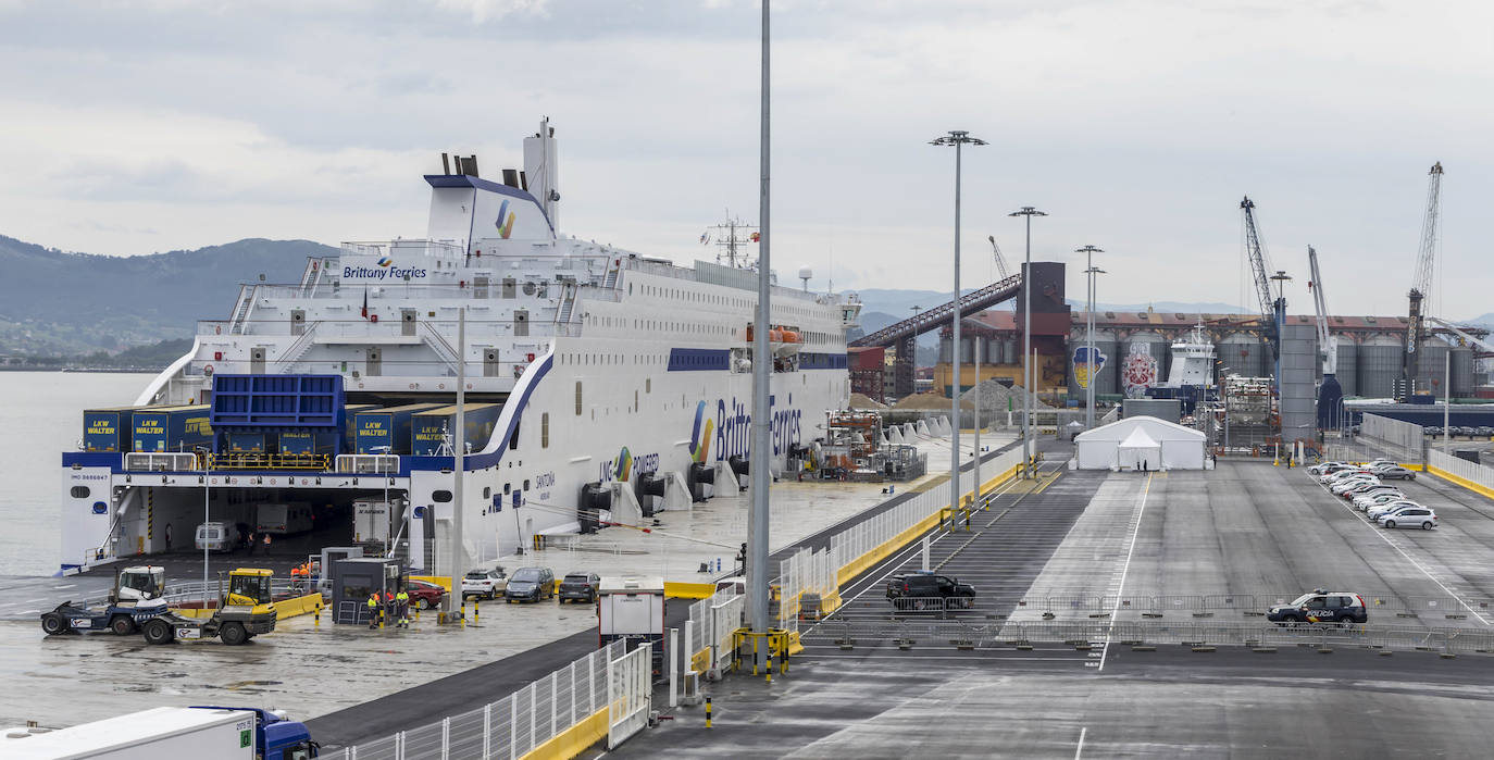 La nueva terminal está ubicada en el Muelle de Maliaño y forma parte del acuerdo de colaboración que Repsol firmó con Brittany Ferries en 2019