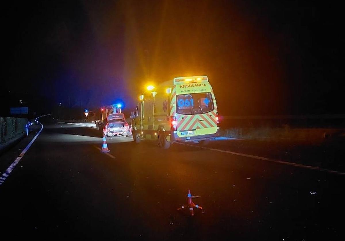 Momento en el que el equipo médico y los Bomberos de Santander llegan al lugar del accidente.