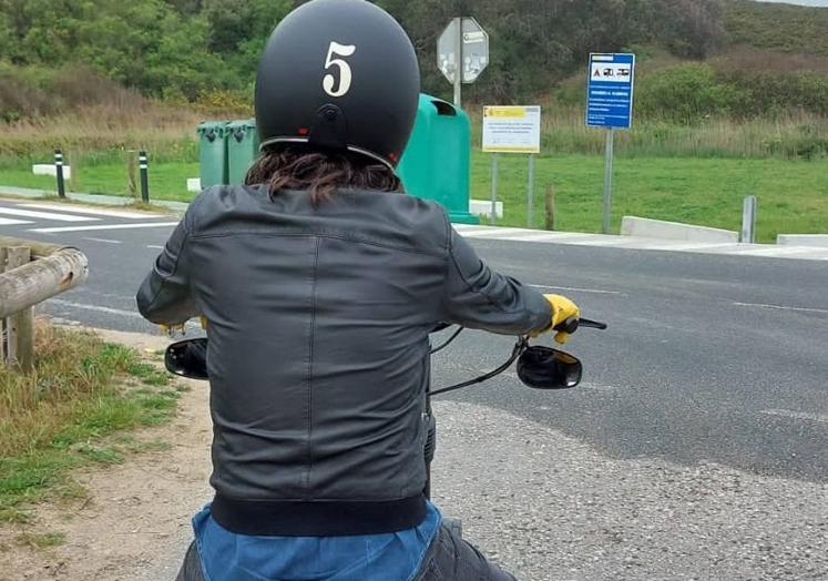 Rulo, en su moto con el casco que será protagonista en el DM en los próximos días