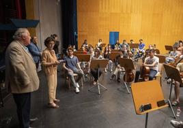 Paloma O' Shea, presidenta de la Escuela Superior de Música Reina Sofía, flanqueada por los directores Péter Csaba y Jaime Martín.