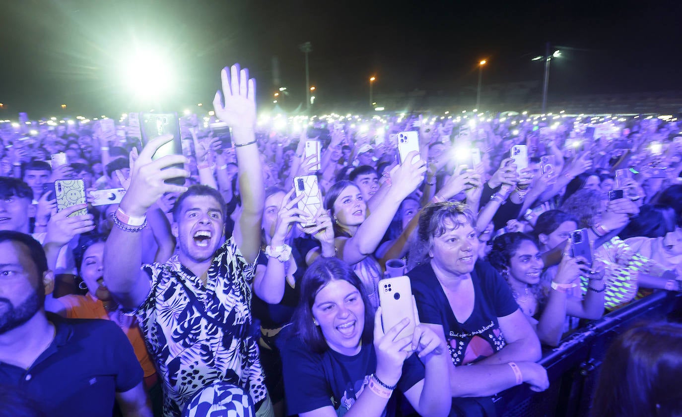 Cuando comenzó a sonar el 'Quédate', el Complejo Deportivo Óscar Freire se llenó de móviles en alto, euforia, mucho sudor y dopamina.