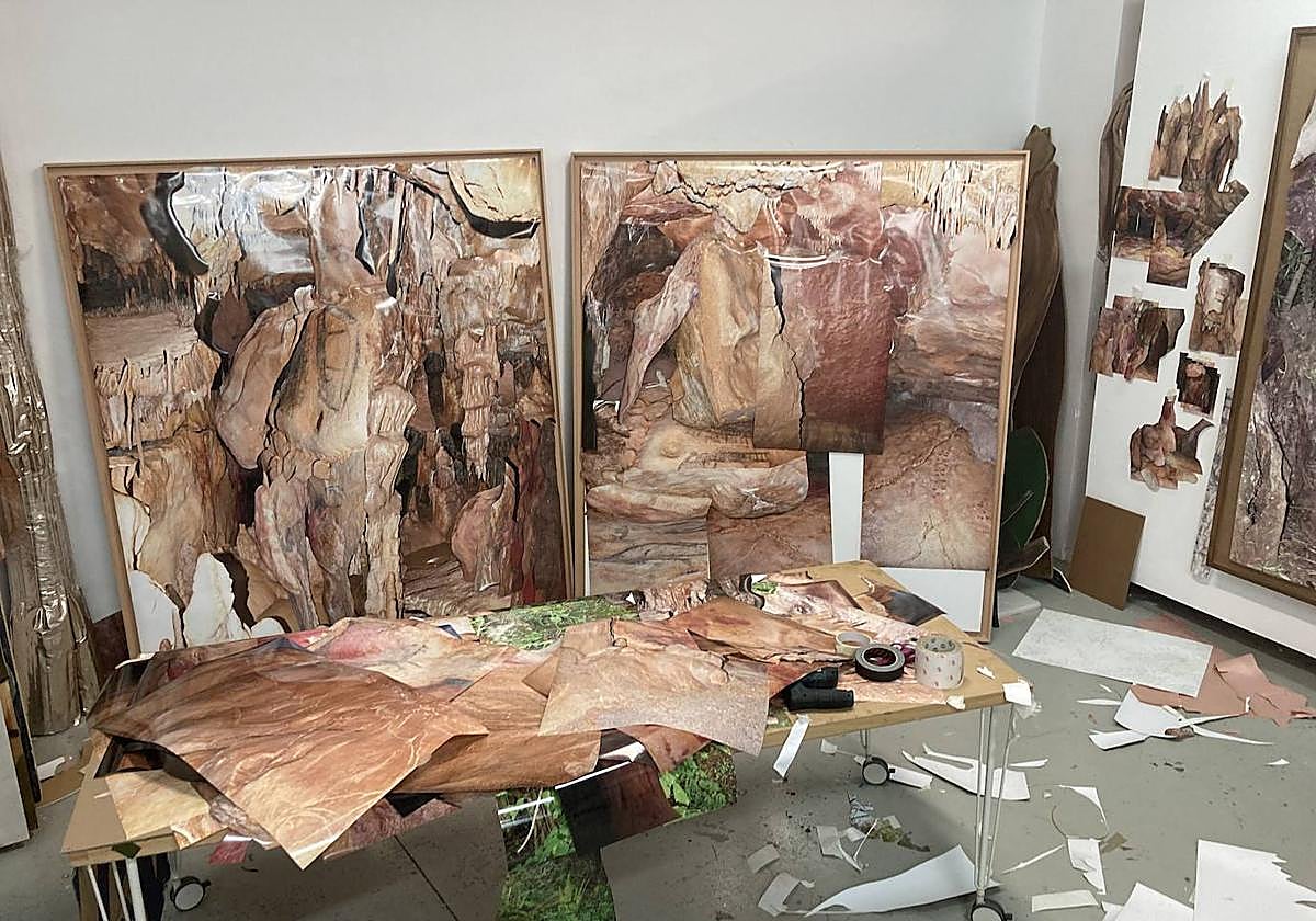 Imagen del estudio de Tornero en la que pueden verse varias obras y otras en proceso de creación y montaje.