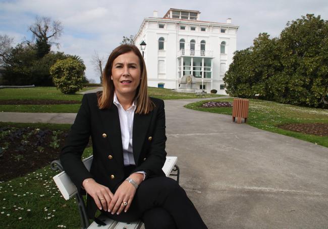 María Higuera, en con bastón de mando.