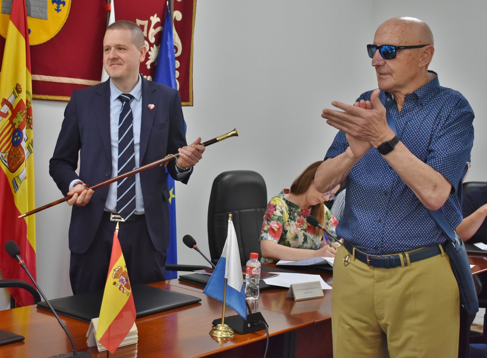 José Antonio Cobo (PRC) es ya el primer alcalde de San Felices de Buelna tras la larga etapa como regidor el histórico José Antonio González Linares, el hombre de las grandes mayorías y el encargado de traspasar el bastón de mando a su sucesor en el cargo