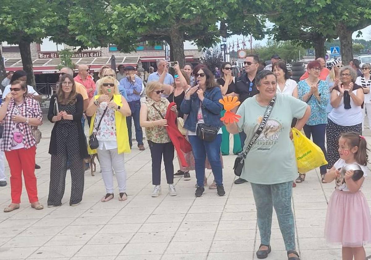 Un centenar de vecinos de San Vicente pide la dimisión de la nueva alcaldesa