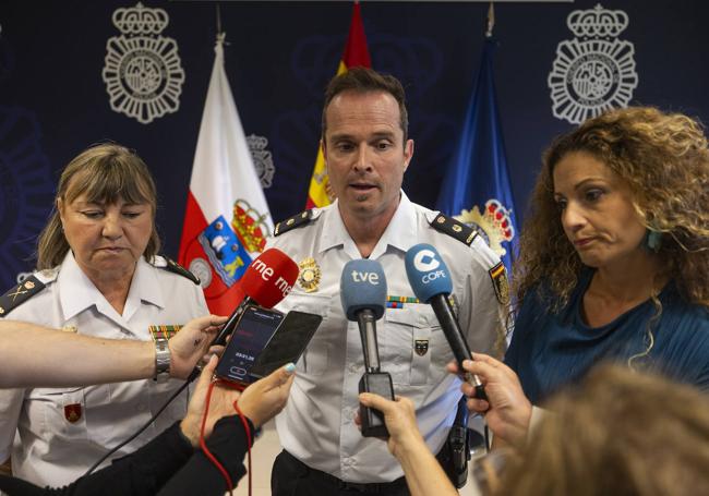 De izquierda a derecha, Carmen Martínez, Fernanco Tapia y Ainoa Quiñones.