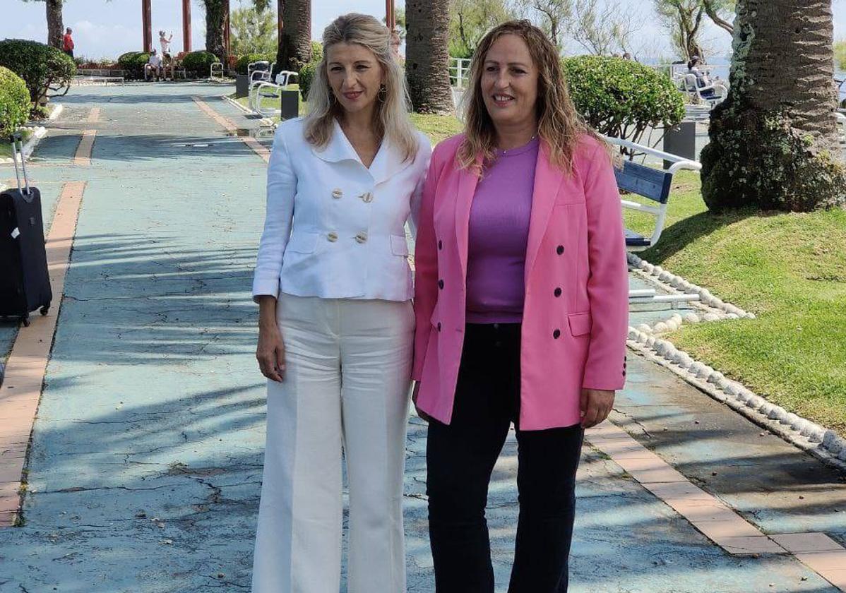 Yolanda Díaz y Carmen Martín, hoy, en los Jardines de Piquío de Santander