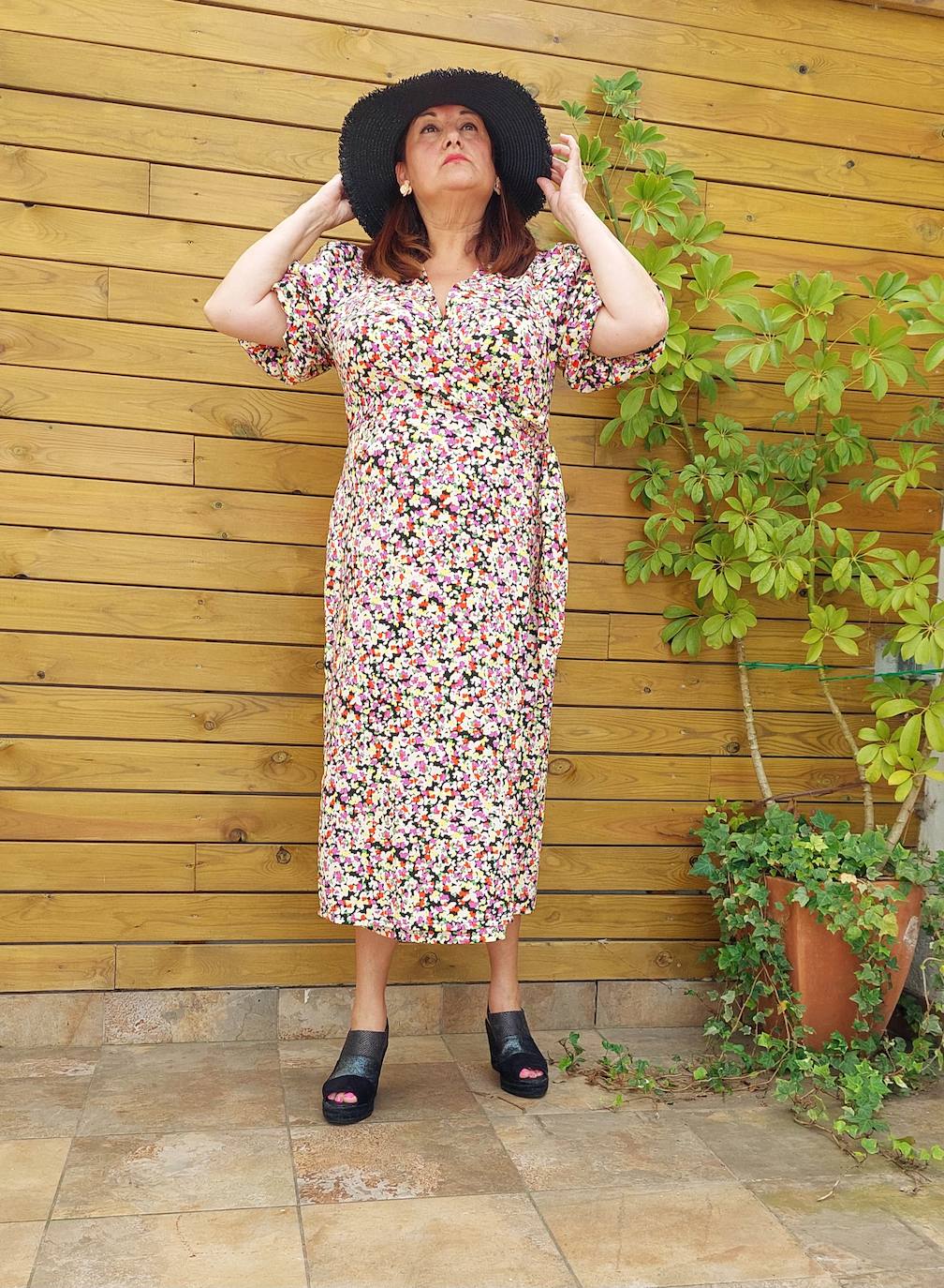 Vestido de H&M con calzado de tienda local y sombrero de Primark