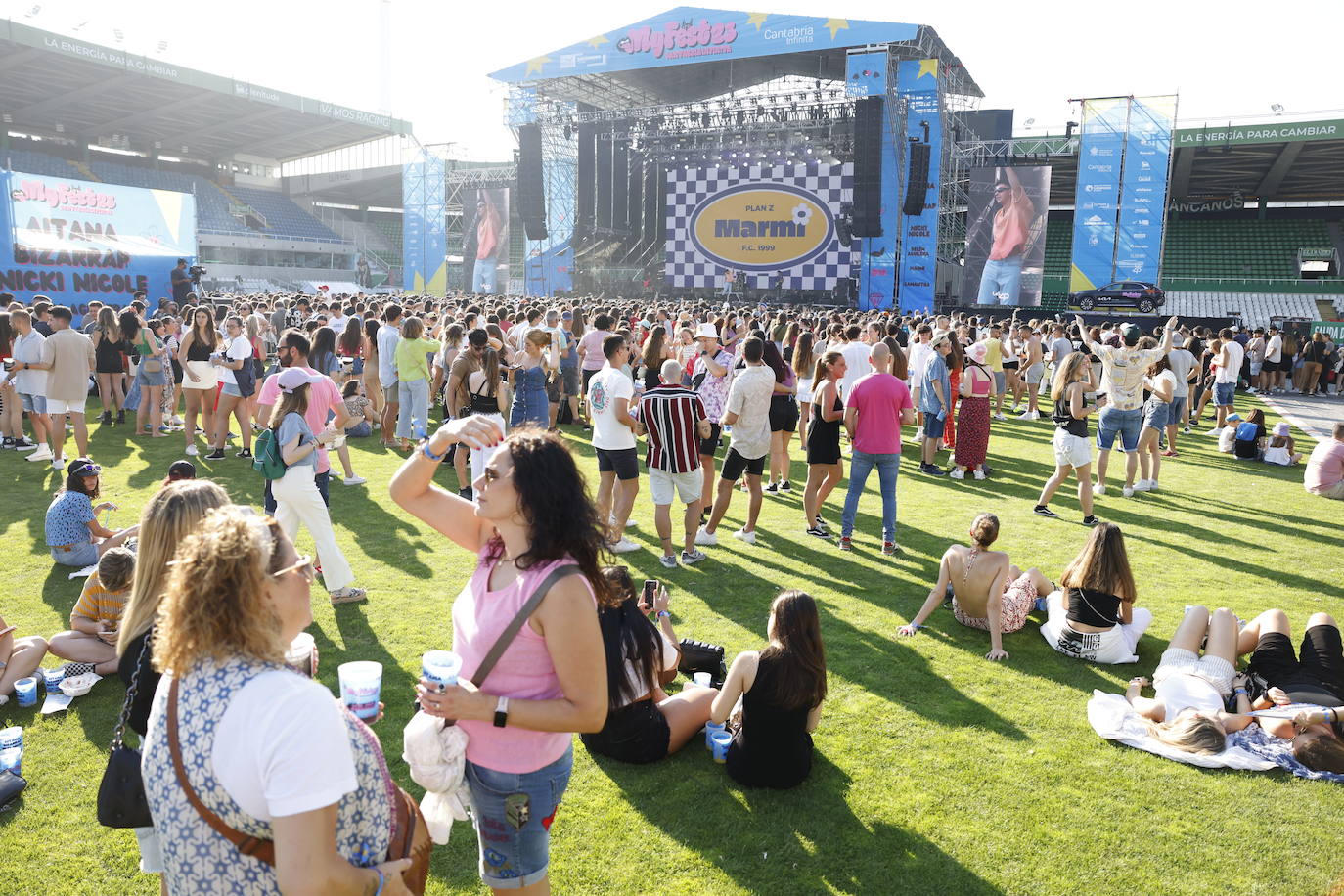 Imagen del público del Myfest esperando el pistoletazo de salida de los conciertos. 