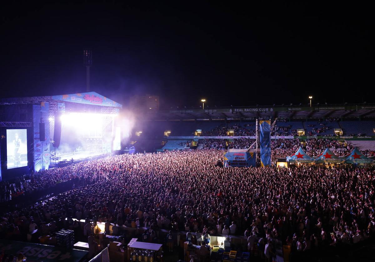 El estadio de El Sardinero presentaba un aspecto impresionante con tanta gente