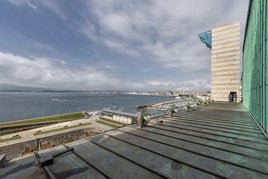 El lugar donde se creará la nueva terraza-mirador del Palacio, con la vista panorámica de la bahía y la ciudad que se contemplará desde el nuevo espacio.