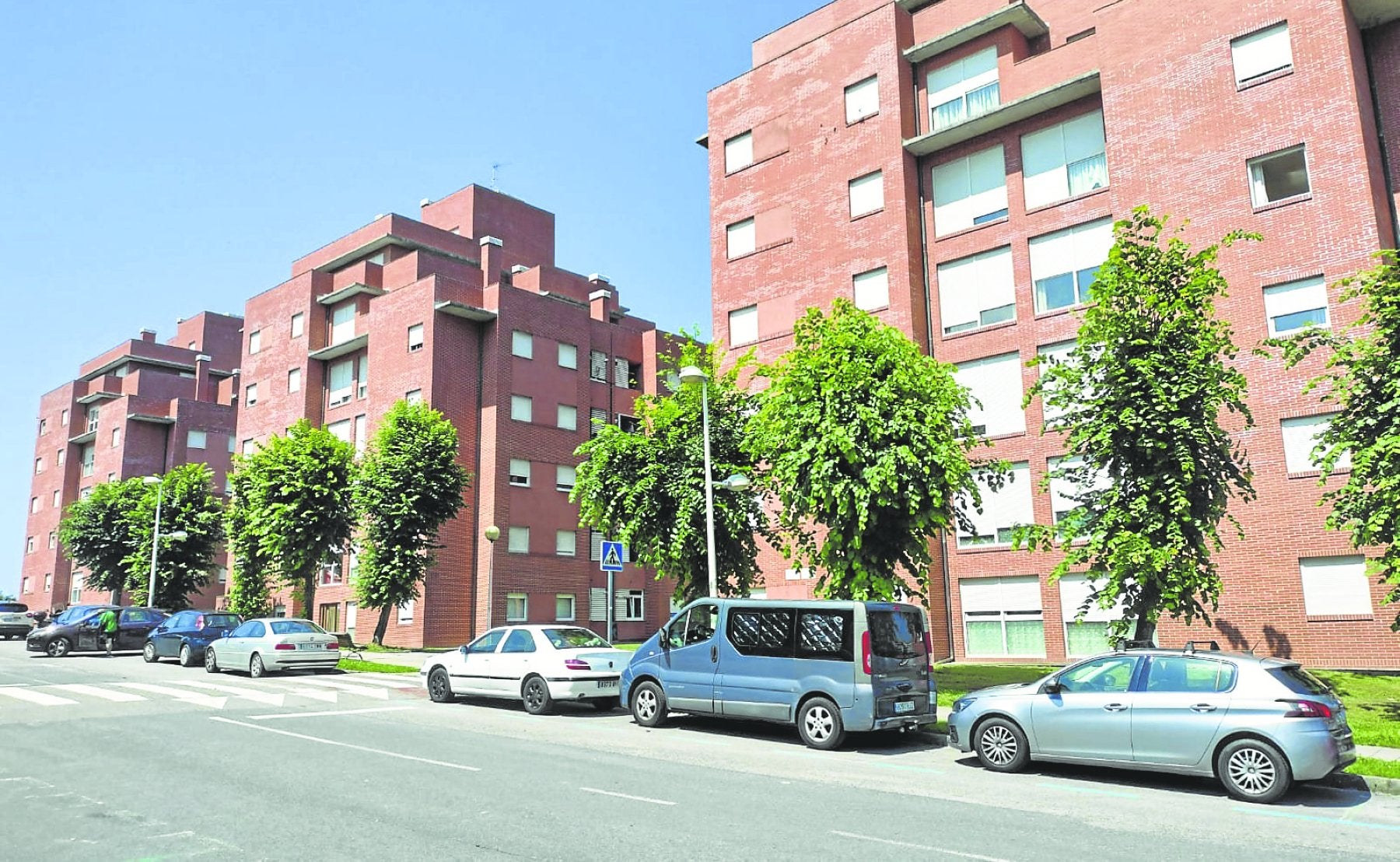 Los tres edificios afectados son los números 30, 32 y 34 de la Avenida de la Libertad de Castro Urdiales, cerca de la sede de la Policía Local.