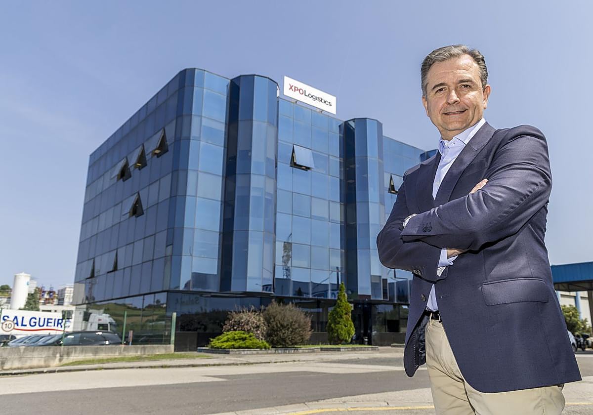 El cántabro Luis Gómez, presidente de XPO Logistics Europa, el miércoles en la sede central de la compañía junto a Mercasantander.
