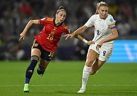 Athenea del Castillo, durante un partido con España.