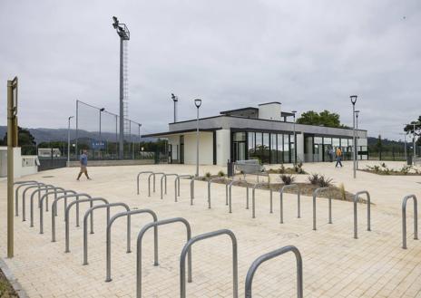 Imagen secundaria 1 - Torrelavega estrena sus piscinas de verano tras tres décadas de espera