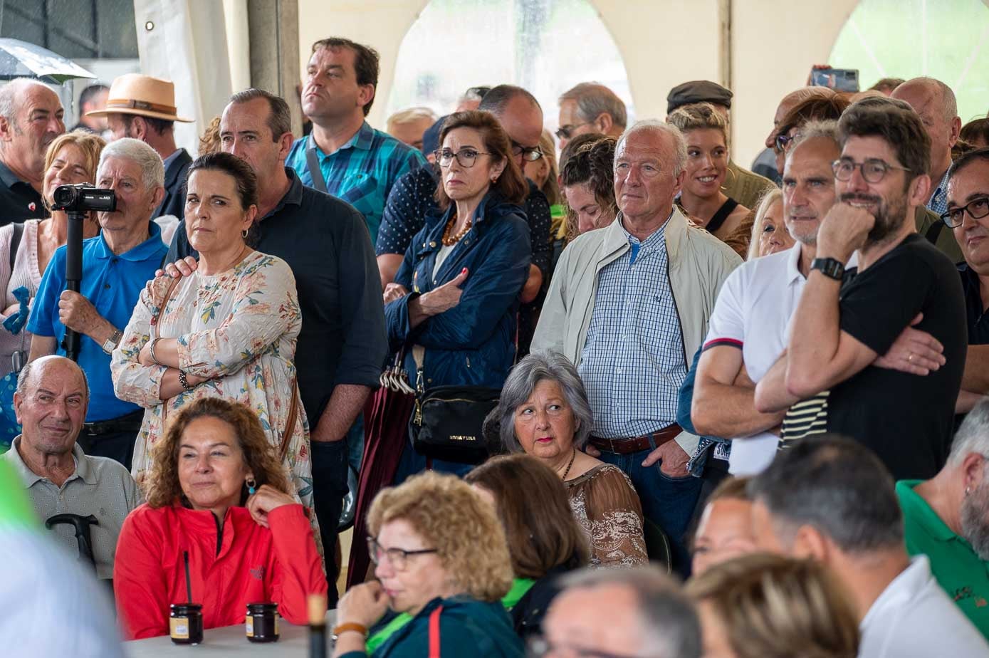 Los cerca de mil asistentes escucharon con atención al líder, que en algún momento tuvo que pedir silencio.