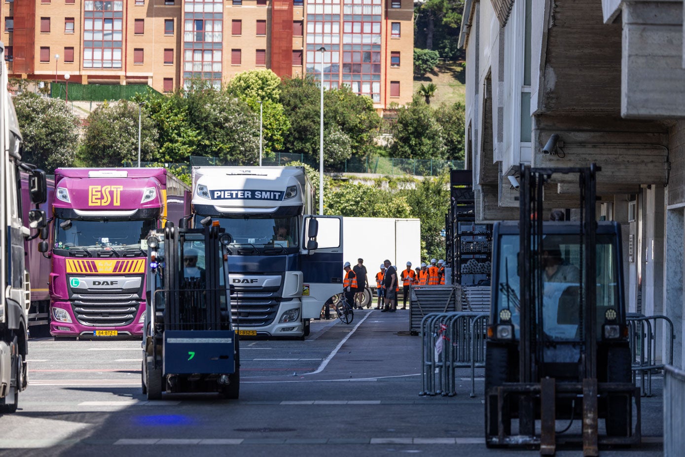 En torno a cuarenta trailers se han trasladado hasta Santander.