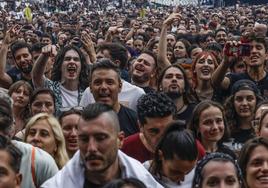 Miles de personas llenaron los Campos de Sport de El Sardinero.