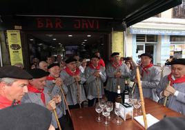 Este domingo se celebrará la sexta edición del concurso de Canciones de Cuadrilla, iniciativa con la que se ha recuperado la vieja tradición del cántico por grupos de amigos en bares y calle.