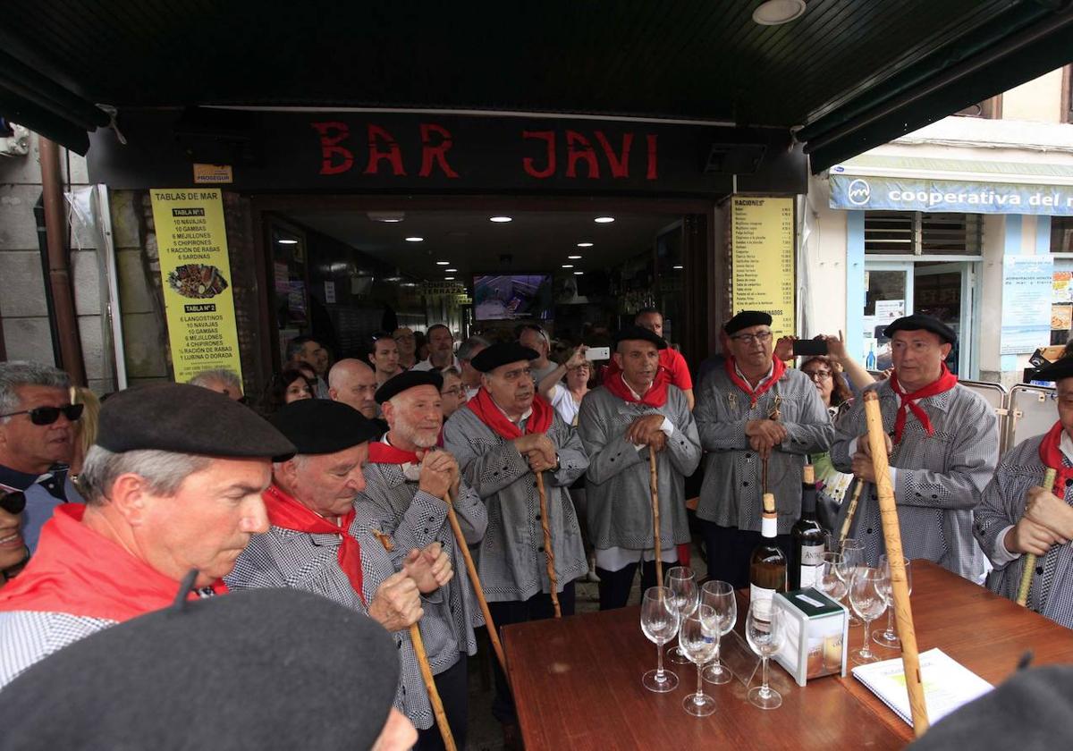 Este domingo se celebrará la sexta edición del concurso de Canciones de Cuadrilla, iniciativa con la que se ha recuperado la vieja tradición del cántico por grupos de amigos en bares y calle.