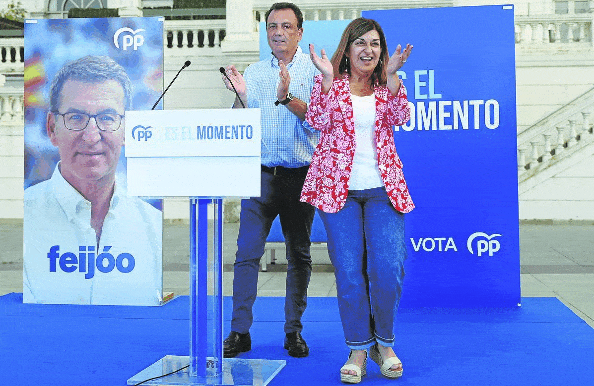 La campaña ha comenzado este jueves por la noche con la pega de carteles de PP, PSOE, VOX y Sumar.