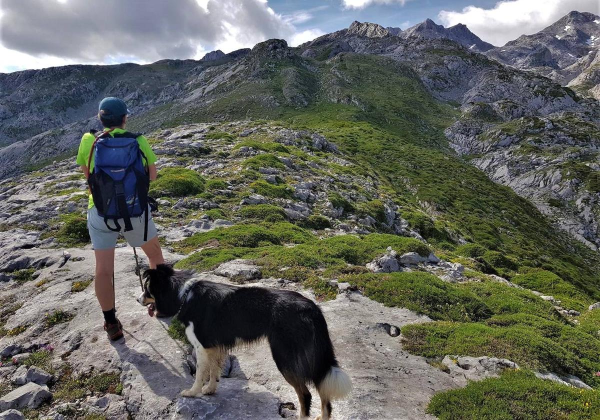 Vistas a la cima del Conjurtau, a pocos pasos de conquistarla.