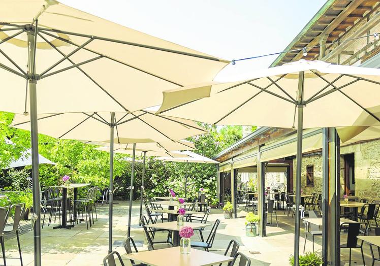 Terraza y porche de Juntad, casona barroca del siglo XVII.