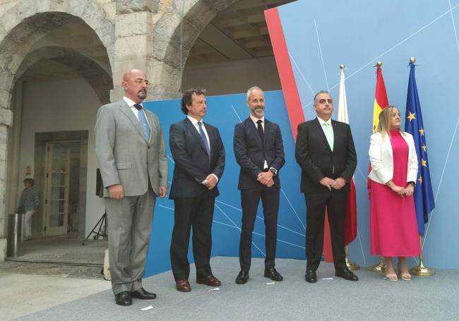 César Pascual, Pablo Palencia, Sergio Silva, Roberto Media e Isabel Urrutia.