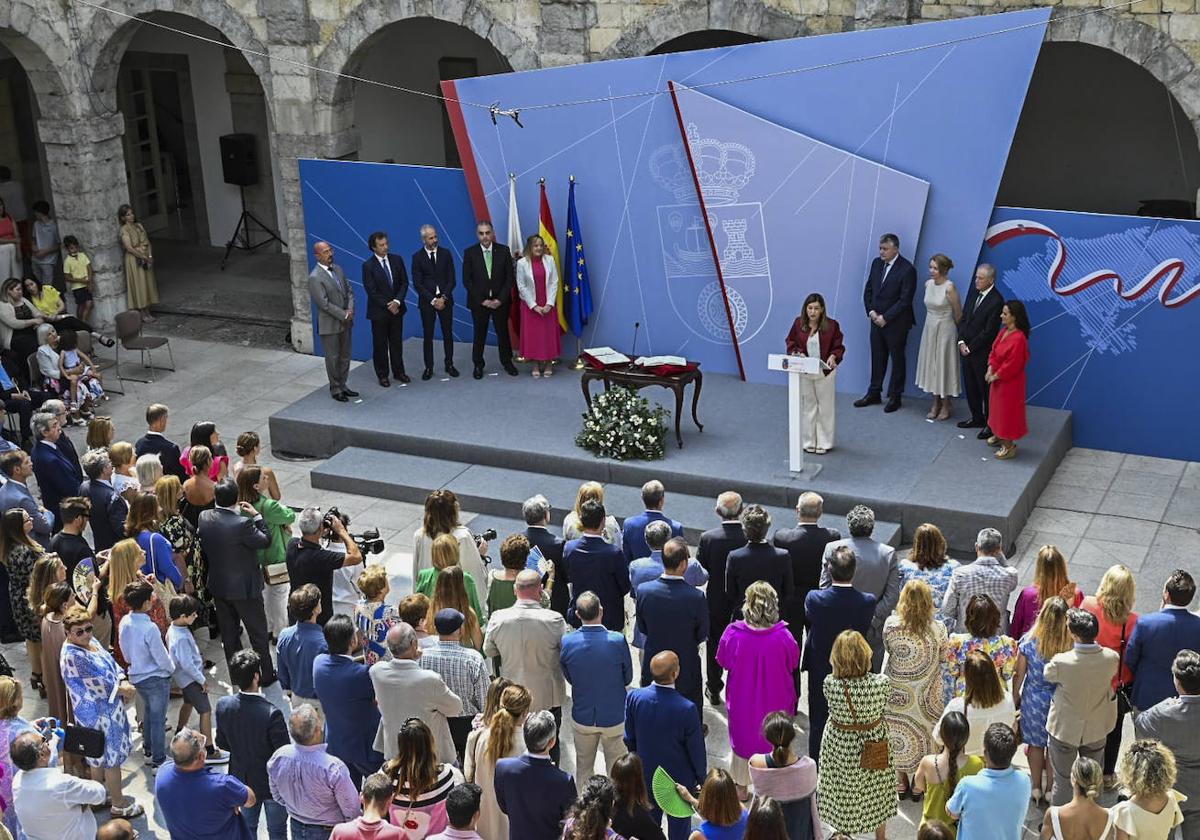 Acto de toma de posesión de los nueve consejeros de Buruaga.