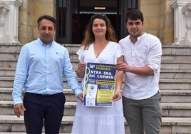 De izquierda a derecha, el alcalde de Piélagos, Carlos Caramés, una representante de la fundación, Tamara Fernández y el concejal de Deportes, Borja López, durante la presentación.