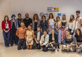 Los alumnos autores de los proyectos junto a sus mentores y representantes del Centro Botín, EDP y la Universidad del Atlántico.