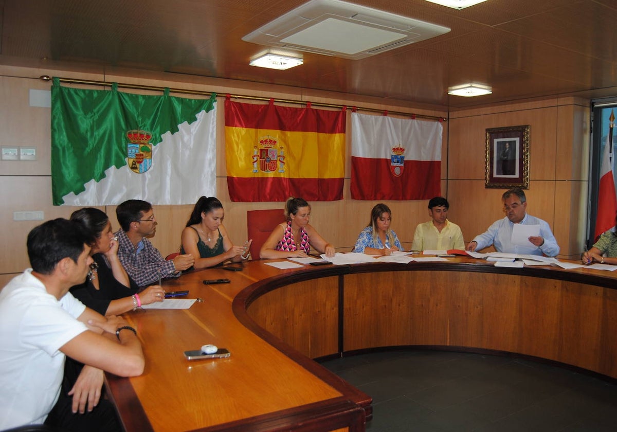 Concejales en la sesión plenaria de este viernes.