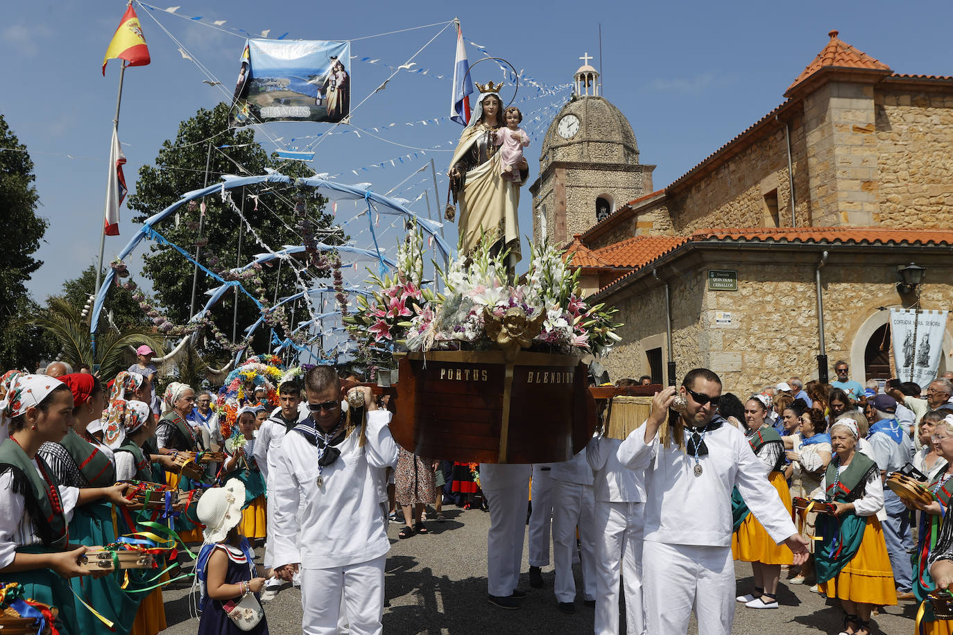 Una vez más, la tradición y arraigo popular son protagonistas en los actos, protagonizados por la procesión terrestre y marítima.