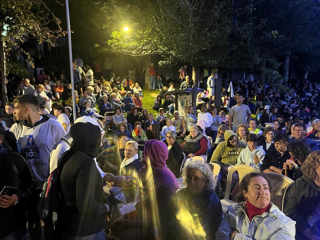 La de Revilla es una noche de vela y de velas en la que se mezclan mayores y pequeños