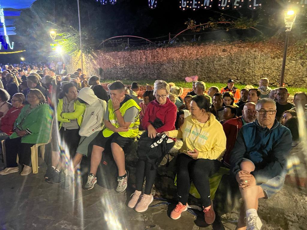 Pese a la multitud que se ha congregado en el entorno de la ermita del Carmen apenas se han registrado incidentes