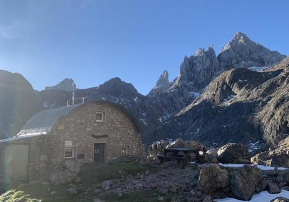 Ruta al refugio del Jou de los Cabrones, el «más aislado de España»