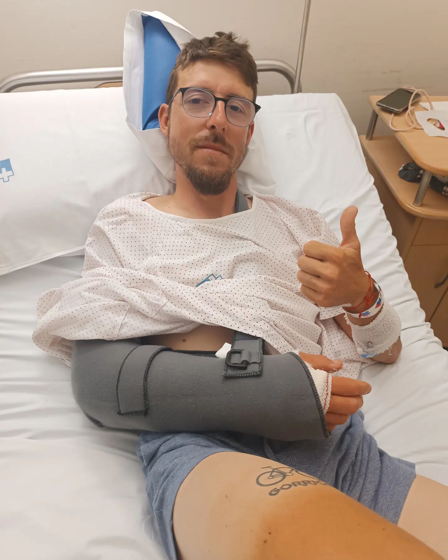 Madrazo, en la cama del hospital Valdecilla, donde fue operado de su rotura el pasado viernes