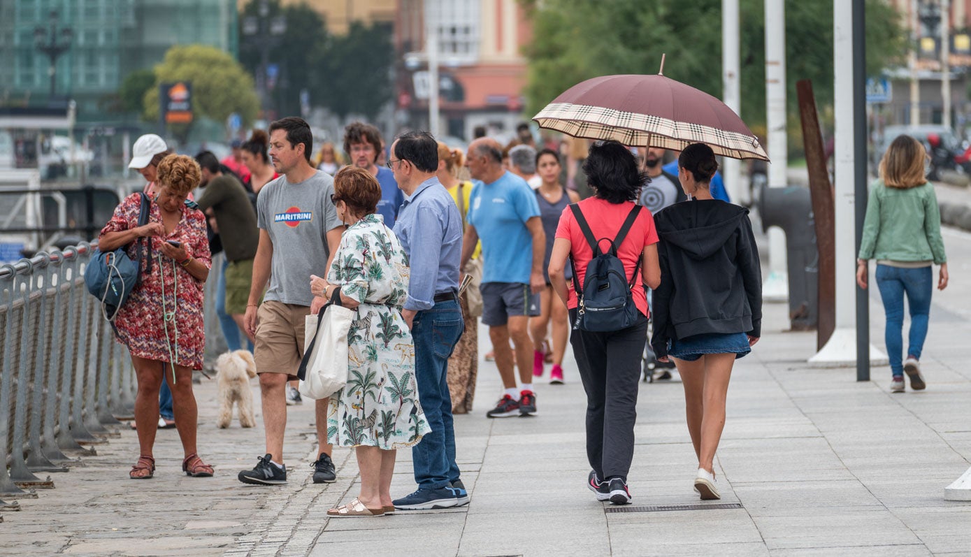 Turistas y santanderinos optaron este martes por pasear por la ciudad. 