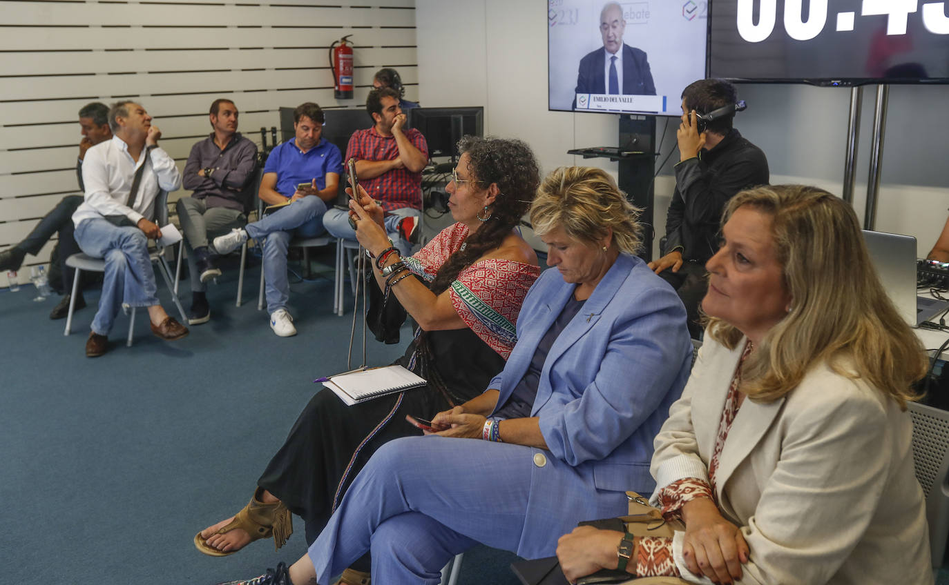 En el plató pudo entrar un pequeño número de acompañantes, además de técnicos y redactores de El Diario Montañés.