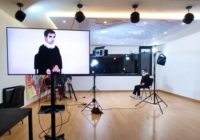 Óscar Saiz durante una de sus clases de interpretación en la Escuela de Cine y Televisión.