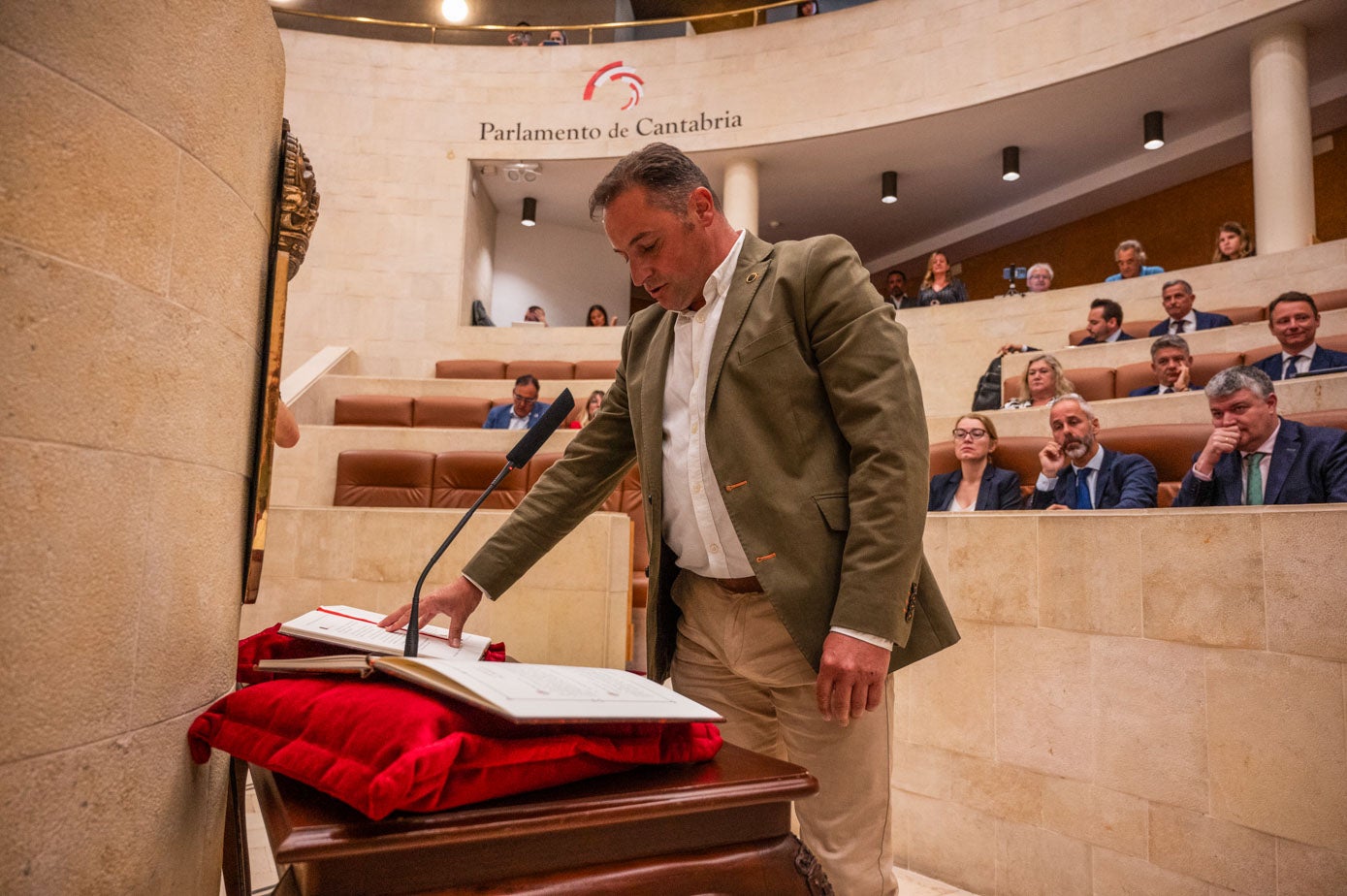 Alfonso Gutiérrez, tomó ayer posesión de su acta como diputado. 