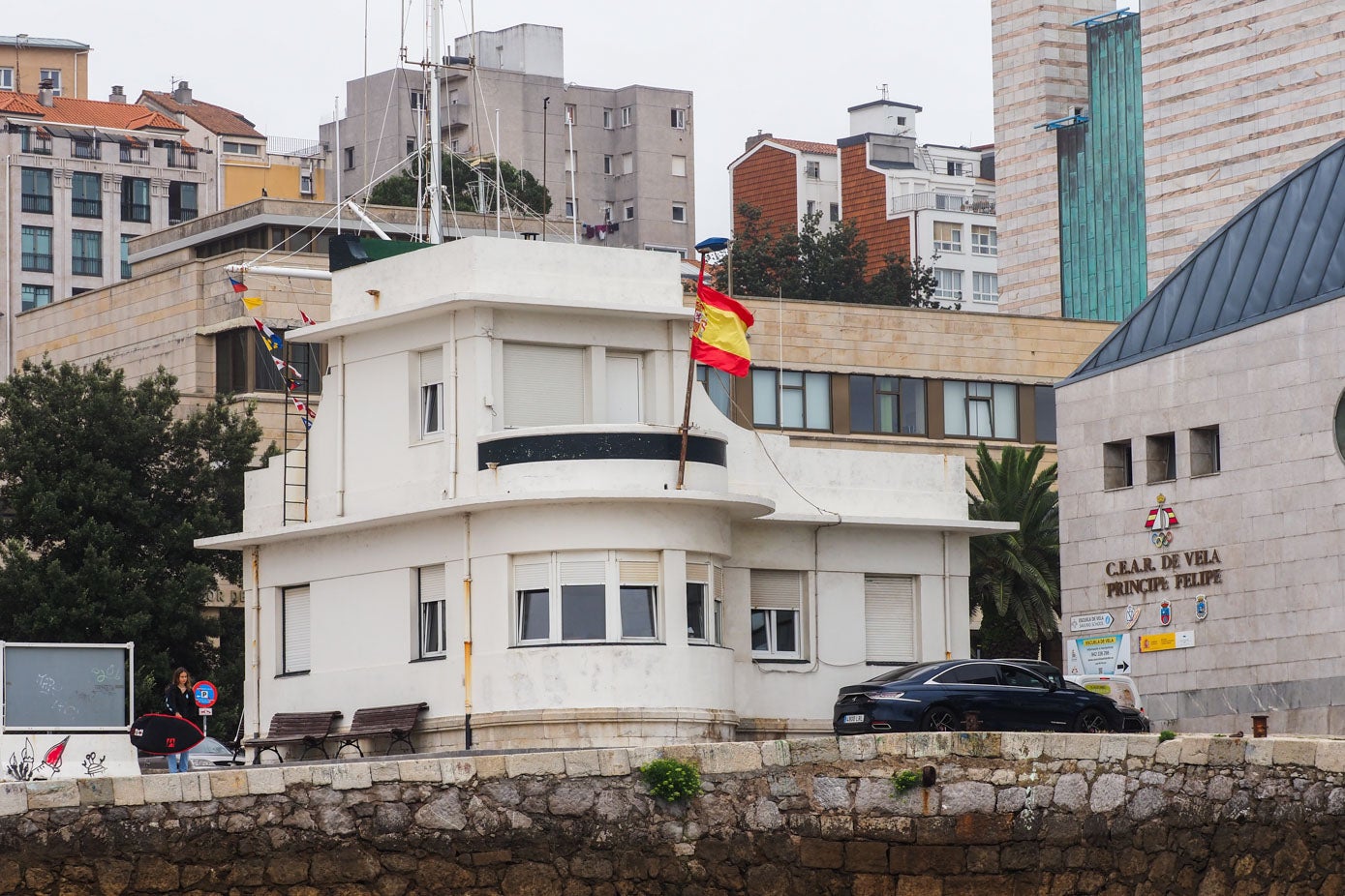 La ruta guiada que dura hora y media sale desde Puertochico, en concreto desde la dársena Molnedo, junto a la escuela de Vela.