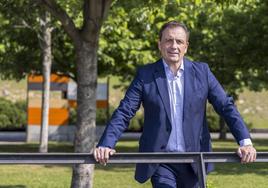 Félix de las Cuevas, candidato del PP al Congreso por Cantabria, en el Parque de Las Llamas de Santander.