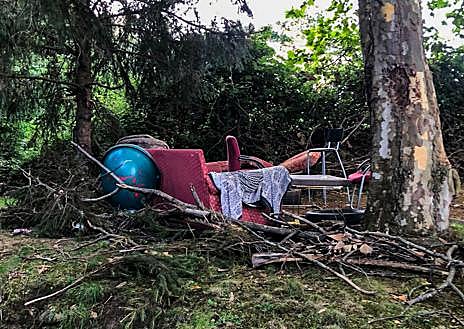 Imagen secundaria 1 - Más basura en vertederos ilegales y basura acumulada en puntos limpios.