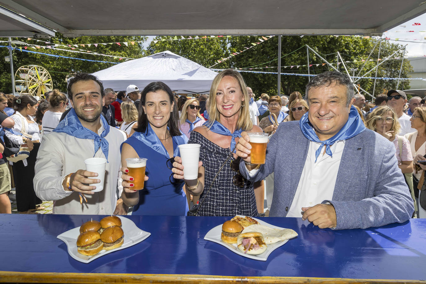 De izquierda a derecha; Francisco José Arias Rivero, concejal de Turismo y Dinamización Social de Santander; Gema Igual, alcaldesa de Santander; Bárbara Gutiérrez, Directora General de la Asociación de Hostelería de Cantabria; y Javier Bedia, presidente de la Asociación Empresarial de Hostelería de Cantabria.