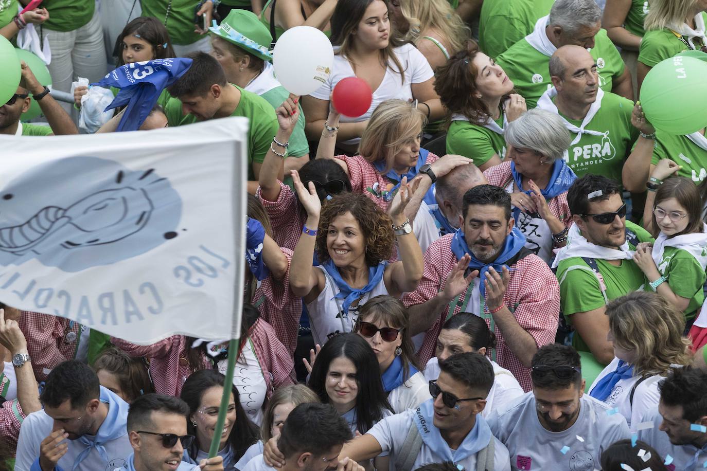 Las peñas protagonizaron, un año más, la cita para arrancar la Semana Grande.