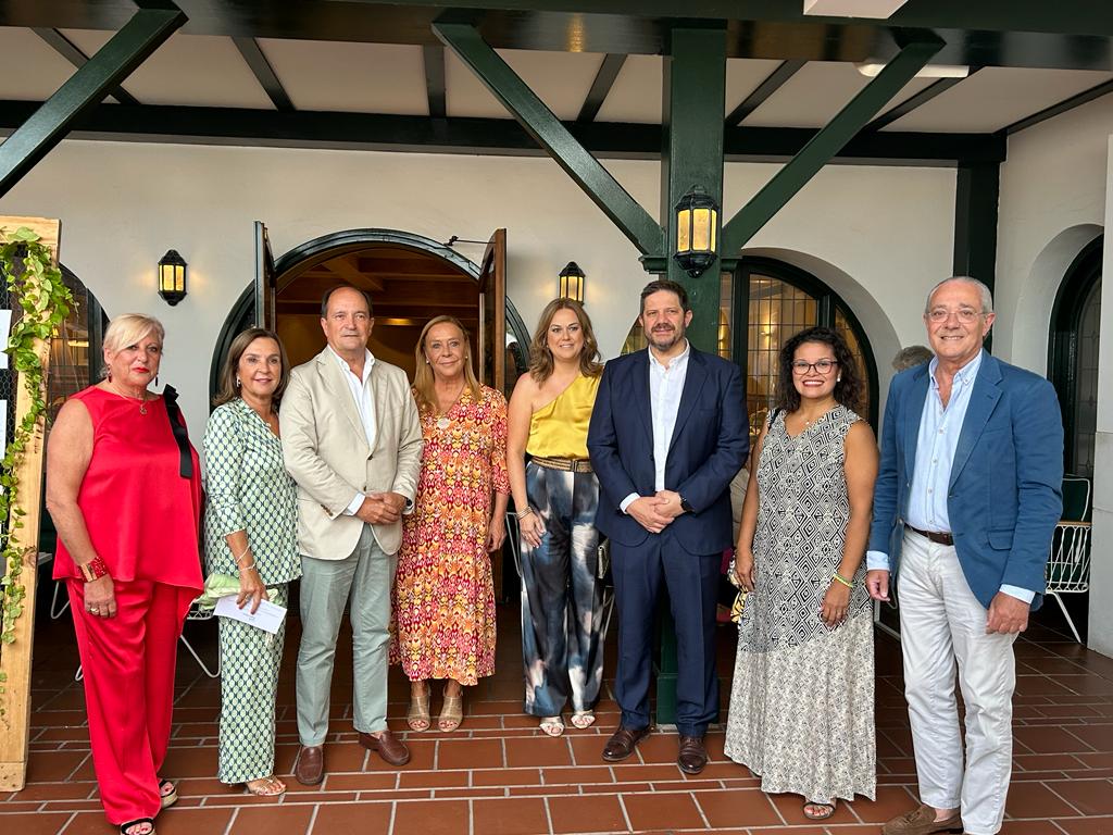 María Luz Fernández, Valvanuz Diego, Modesto Piñeiro, Marta González Estéfani, Alicia Serrano, Antonio Jesús Orantos, Alexandra Gualdrón y Pedro Nalda.