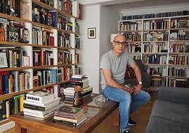 Juan Antonio González Fuentes, poeta, mezcla autores y lecturas en su nuevo libro de libros.